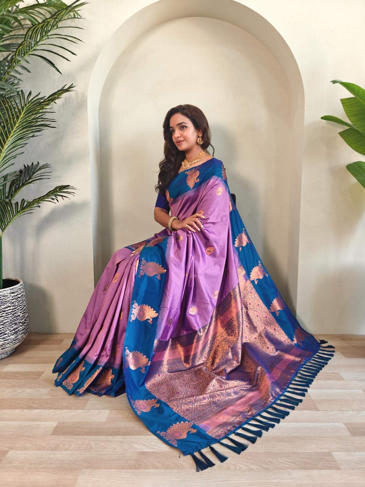 Premium Dual-Tone Silk Saree With Vibrant Contrast Pallu