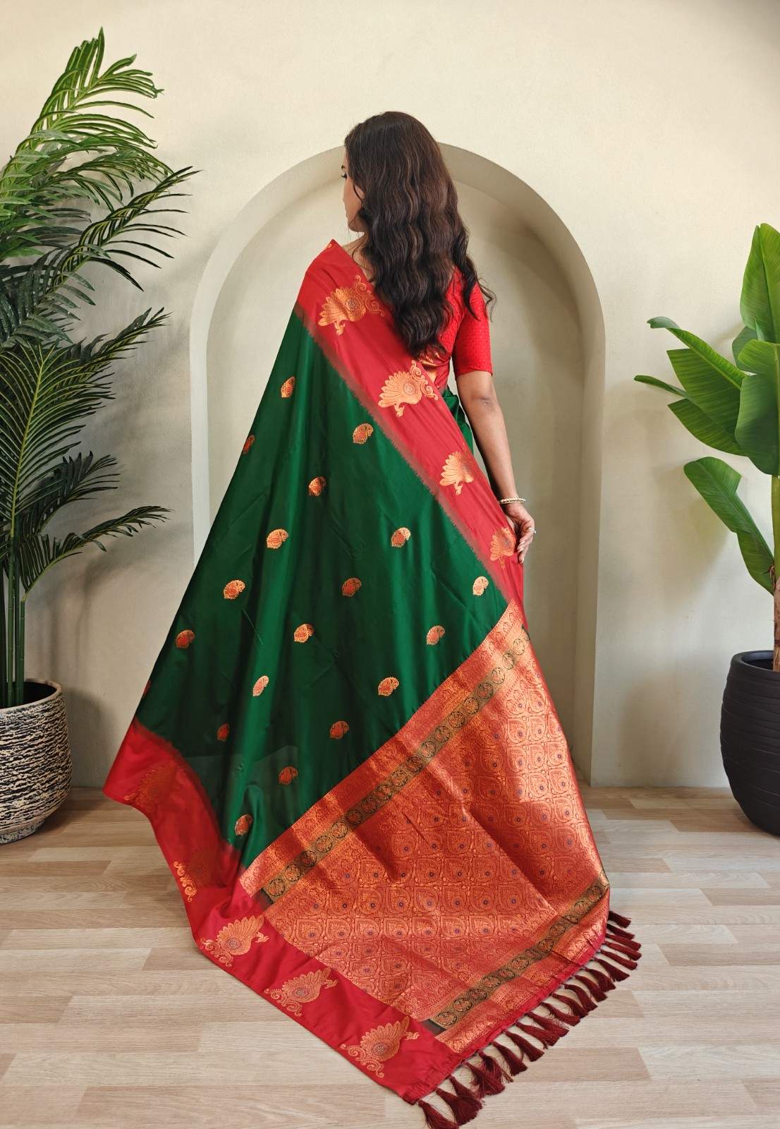 Premium Dual-Tone Silk Saree With Vibrant Contrast Pallu