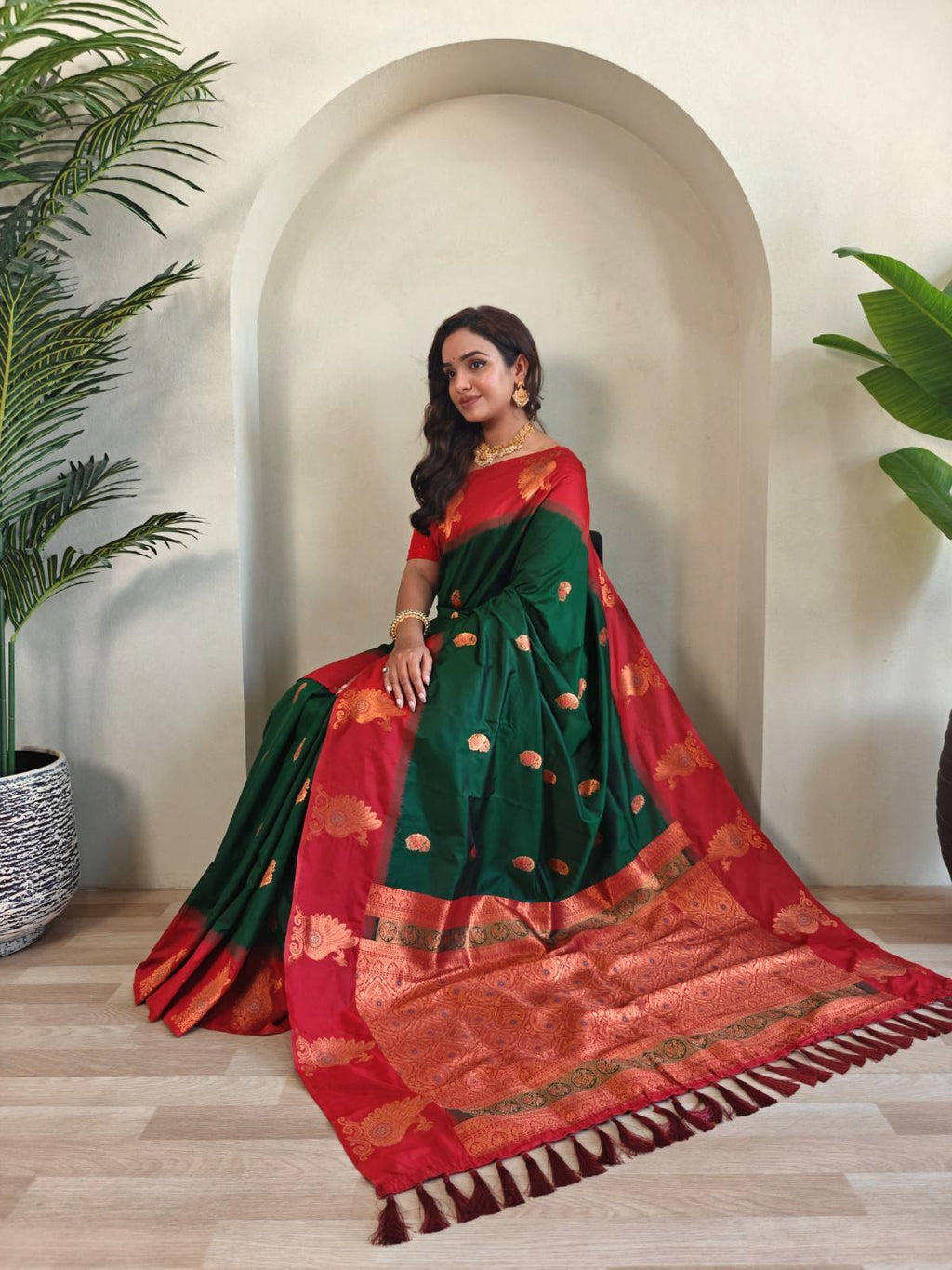 Premium Dual-Tone Silk Saree With Vibrant Contrast Pallu