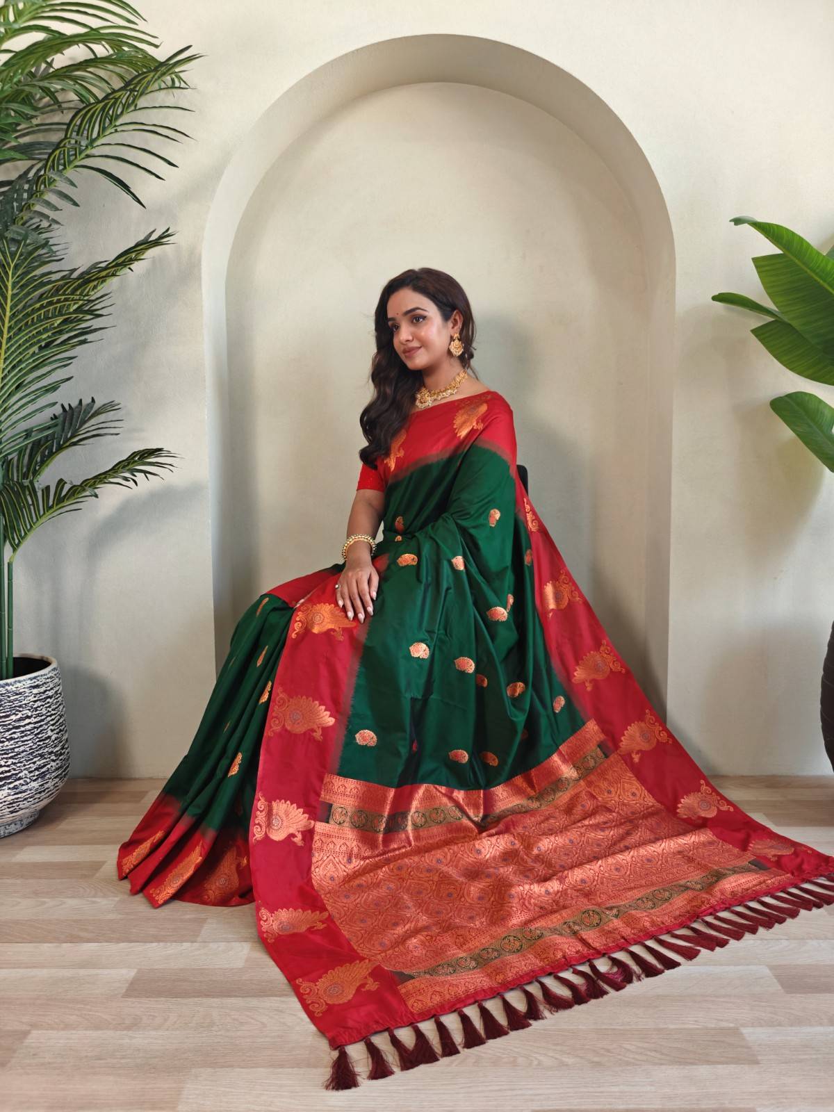 Premium Dual-Tone Silk Saree With Vibrant Contrast Pallu