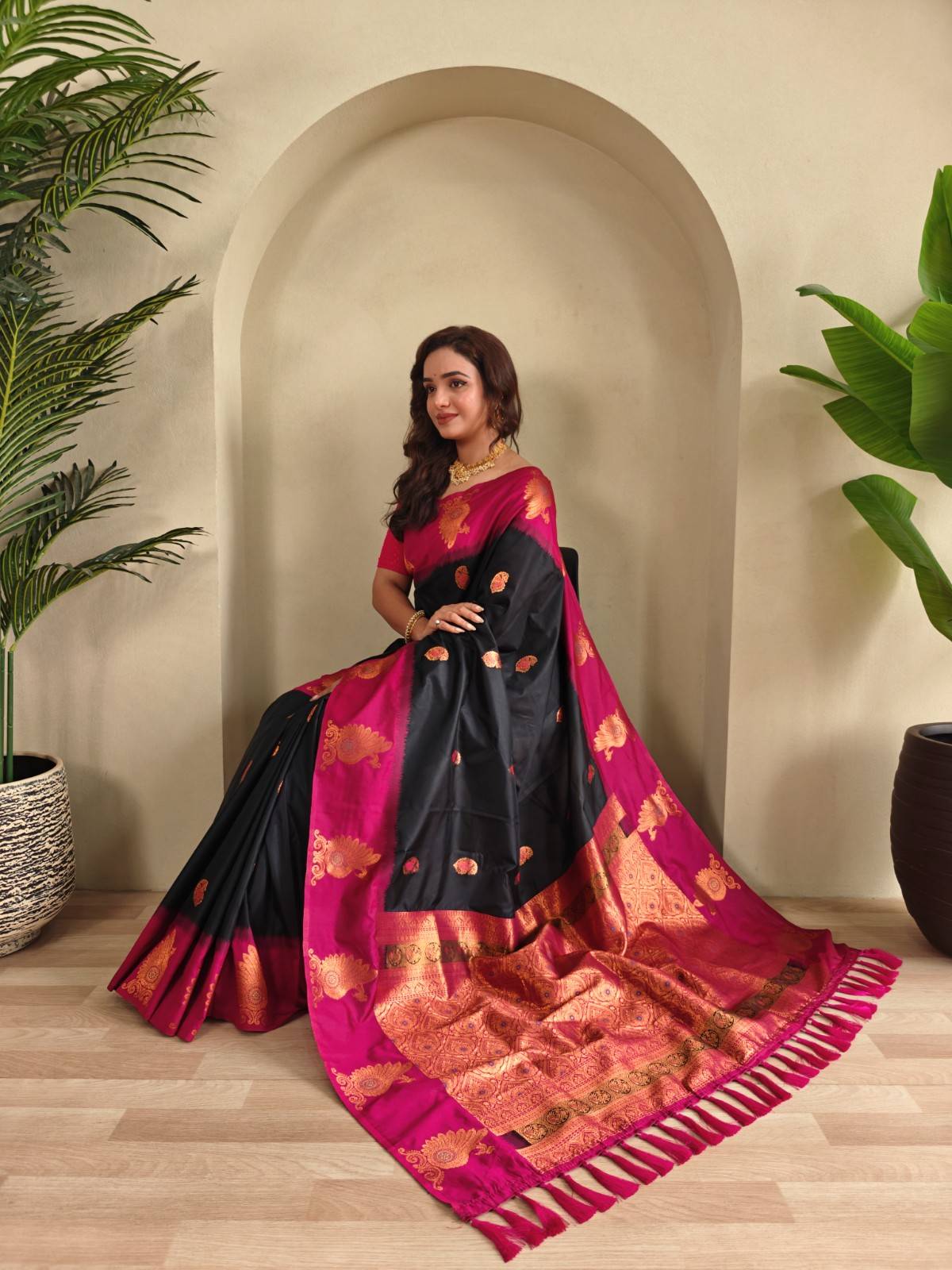 Premium Dual-Tone Silk Saree With Vibrant Contrast Pallu