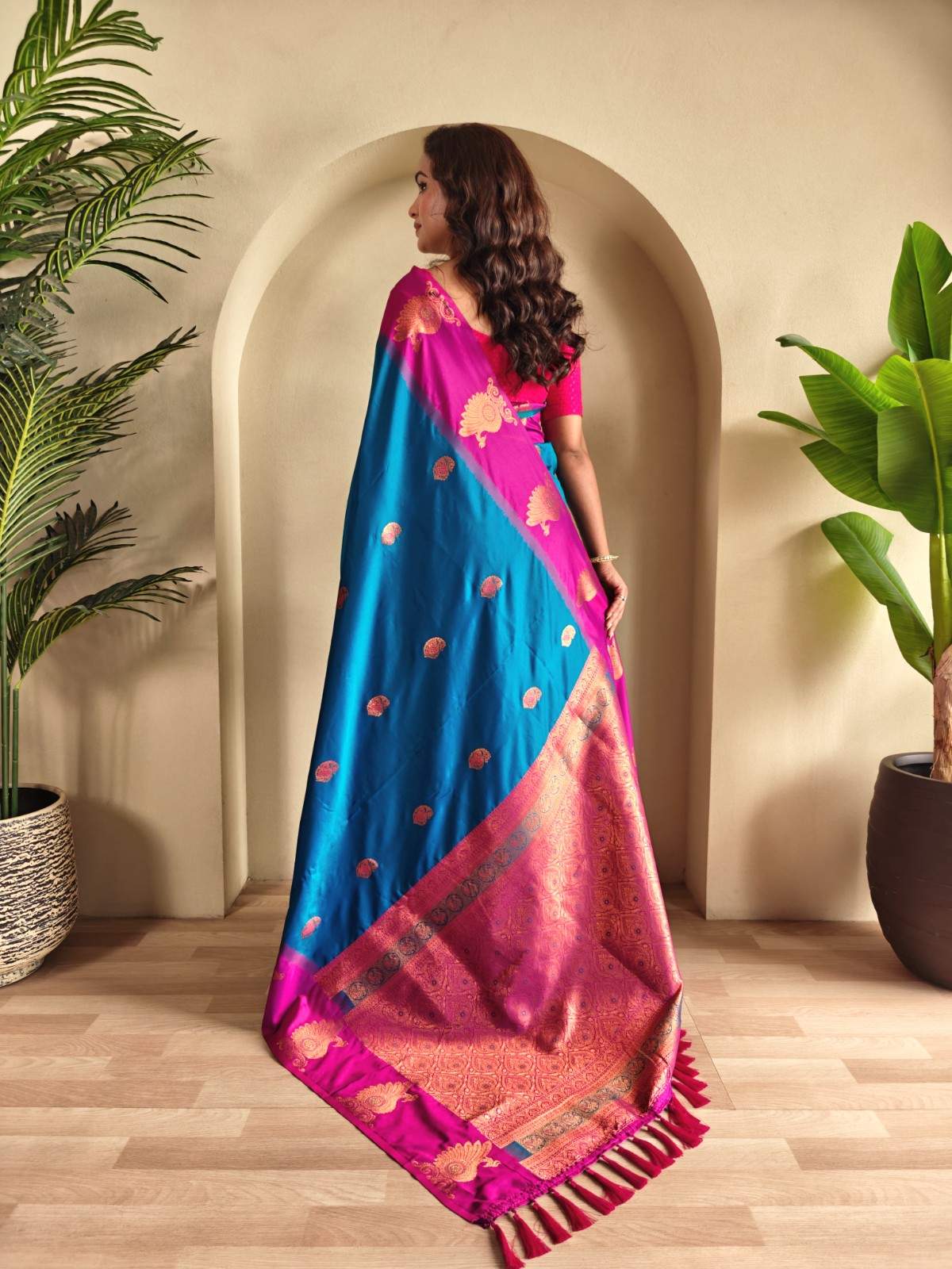 Premium Dual-Tone Silk Saree With Vibrant Contrast Pallu