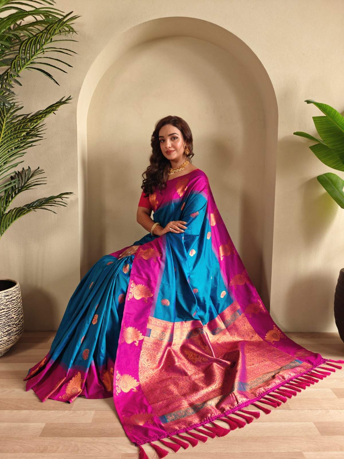 Premium Dual-Tone Silk Saree With Vibrant Contrast Pallu