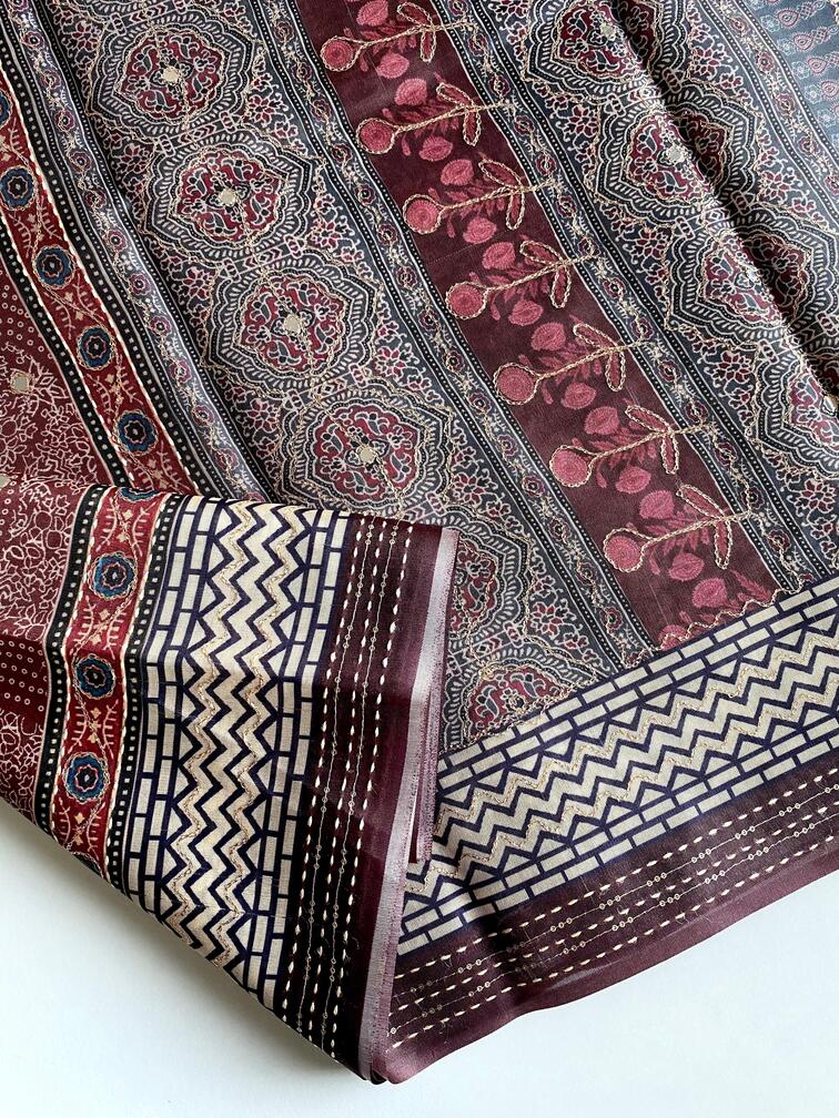 Premium Blend Silk Saree With  Bandhani Print And Kantha Work