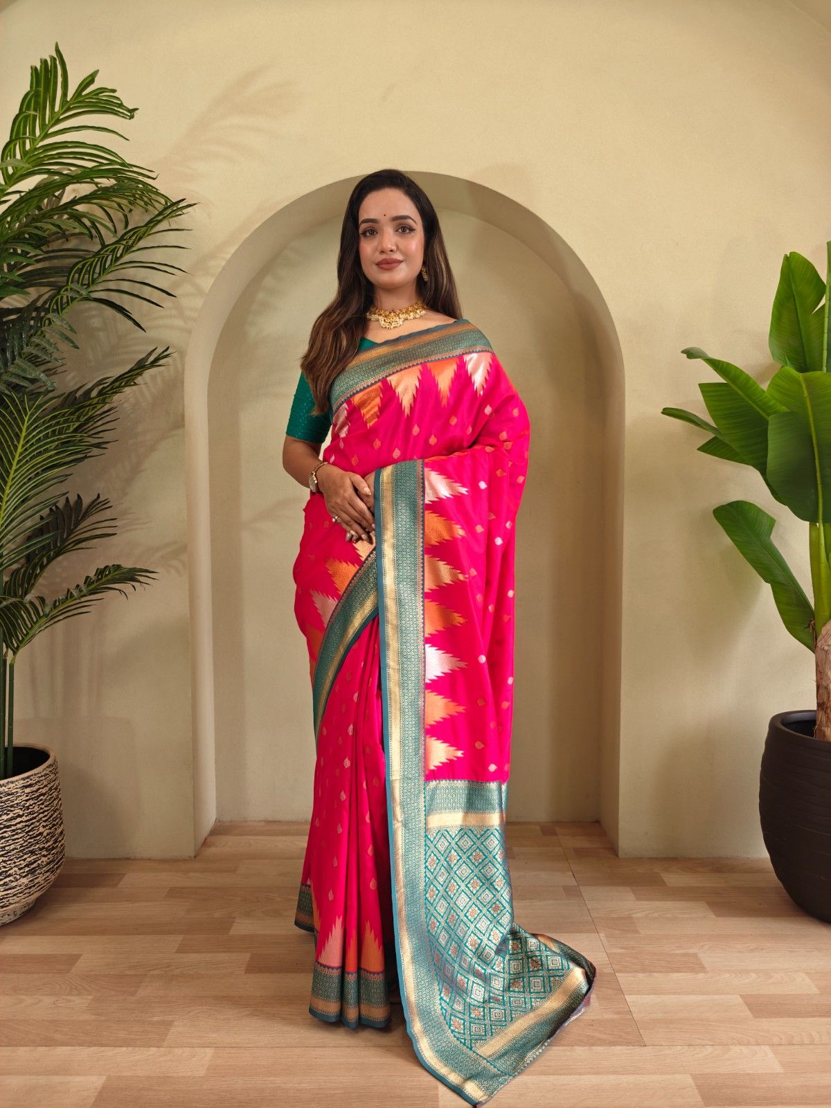 Kanchipuram Silk Saree With  Copper And Silver Zari Work Paired With a Beautifully Detailed Rich Pallu