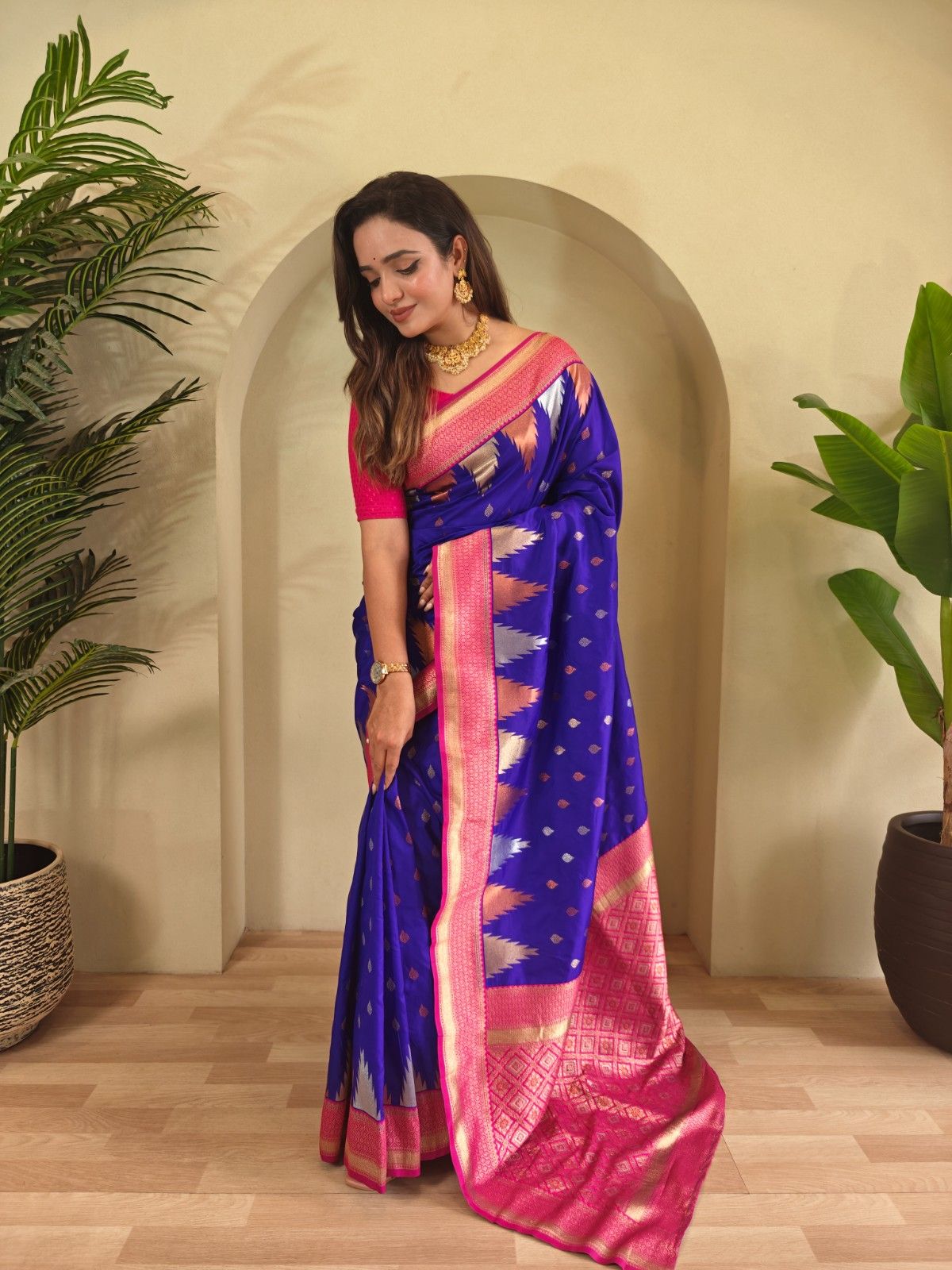 Kanchipuram Silk Saree With  Copper And Silver Zari Work Paired With a Beautifully Detailed Rich Pallu