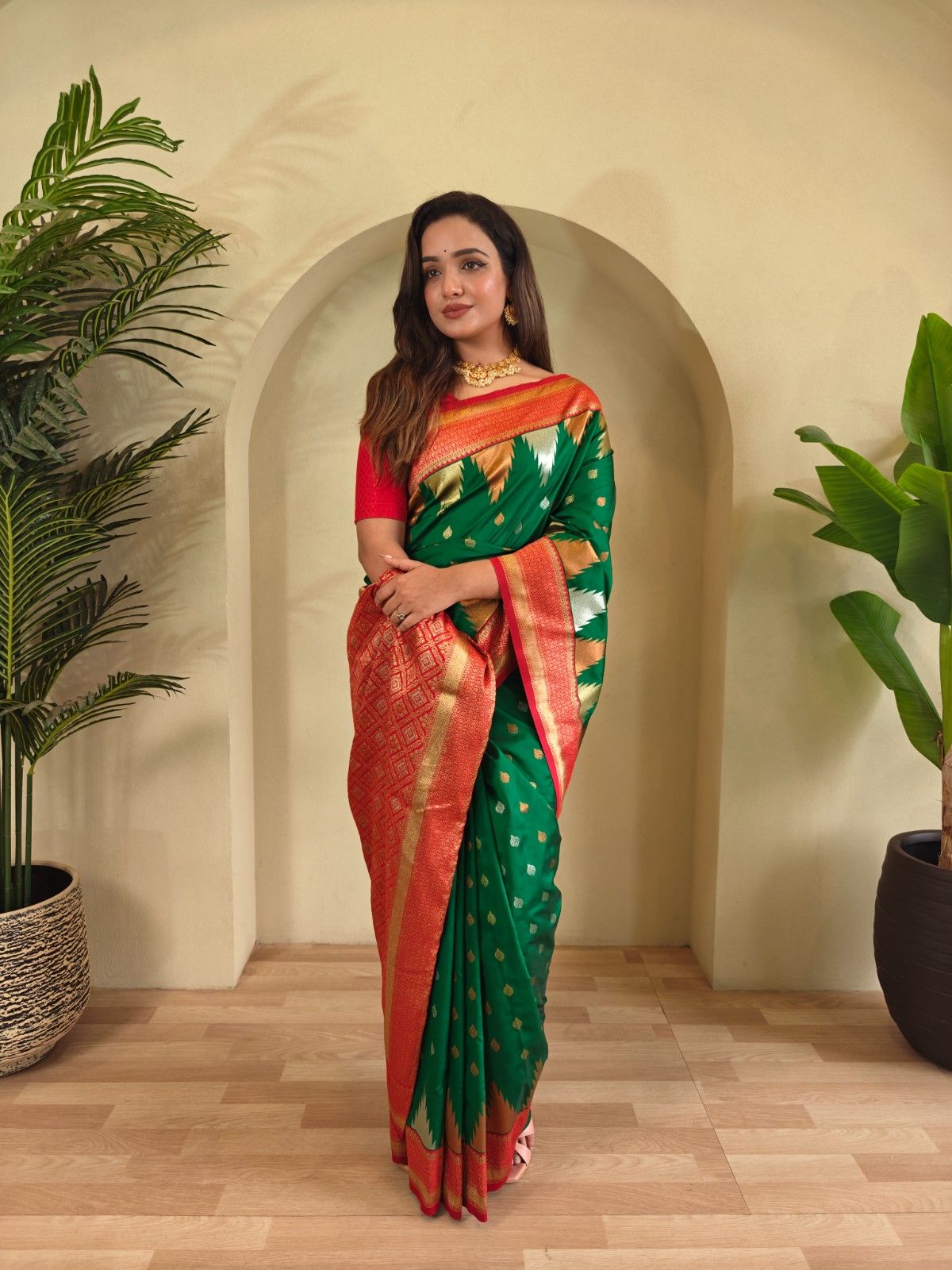 Kanchipuram Silk Saree With  Copper And Silver Zari Work Paired With a Beautifully Detailed Rich Pallu
