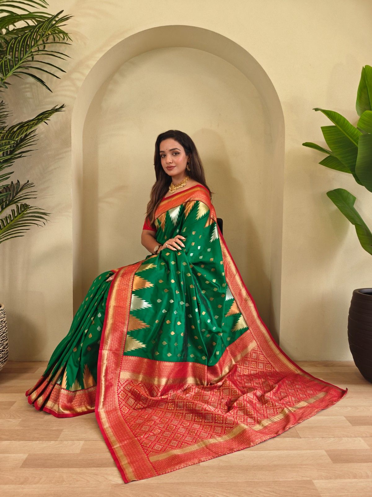 Kanchipuram Silk Saree With  Copper And Silver Zari Work Paired With a Beautifully Detailed Rich Pallu