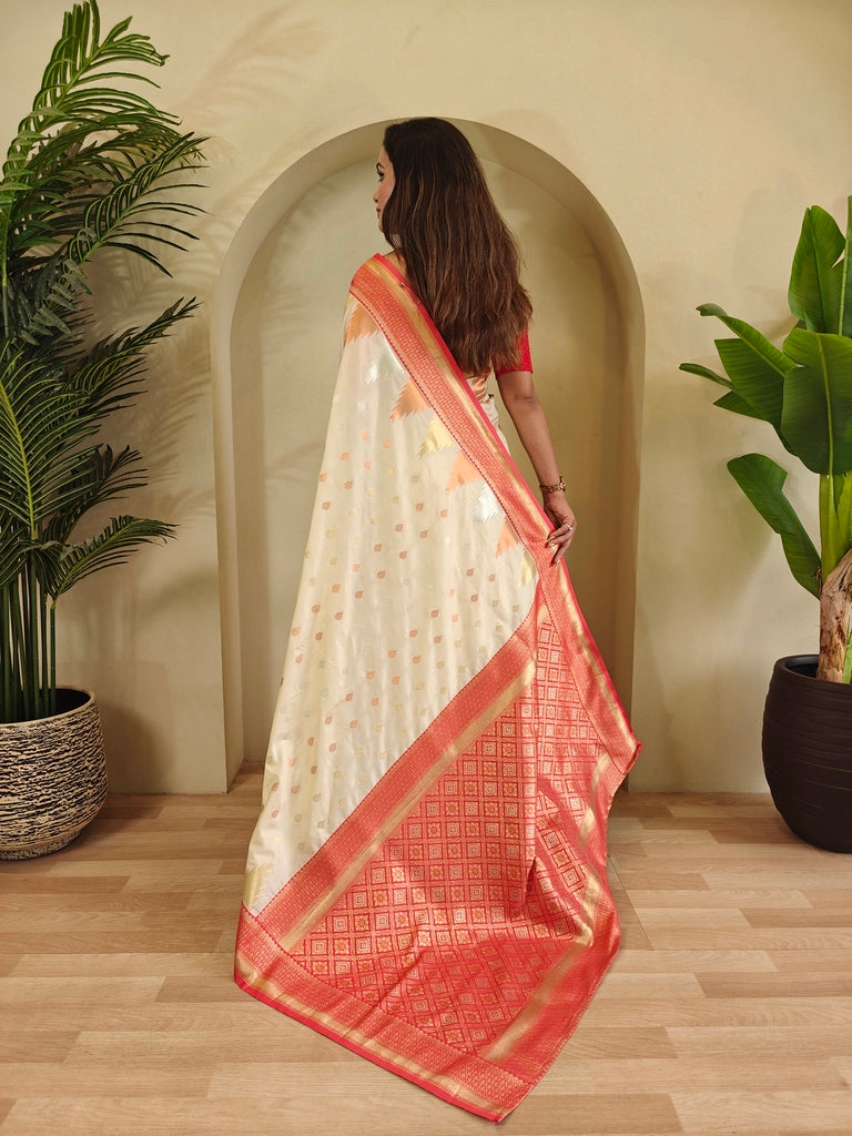 Kanchipuram Silk Saree With  Copper And Silver Zari Work Paired With a Beautifully Detailed Rich Pallu