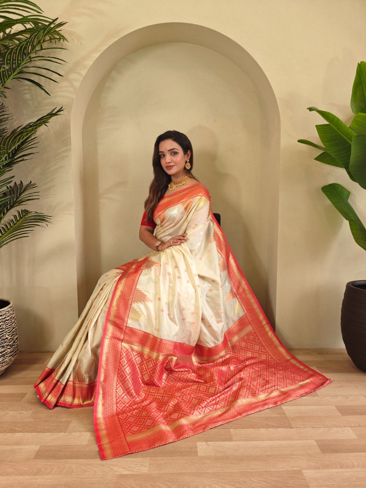 Kanchipuram Silk Saree With  Copper And Silver Zari Work Paired With a Beautifully Detailed Rich Pallu