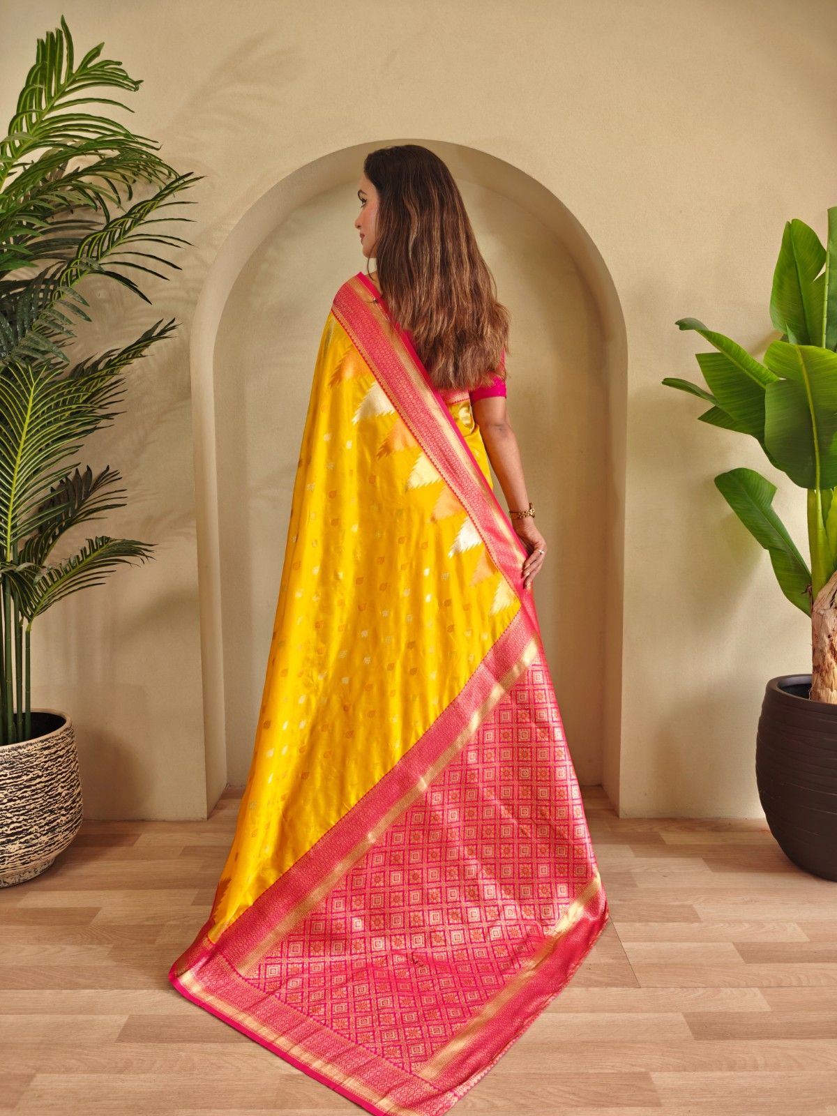 Kanchipuram Silk Saree With  Copper And Silver Zari Work Paired With a Beautifully Detailed Rich Pallu