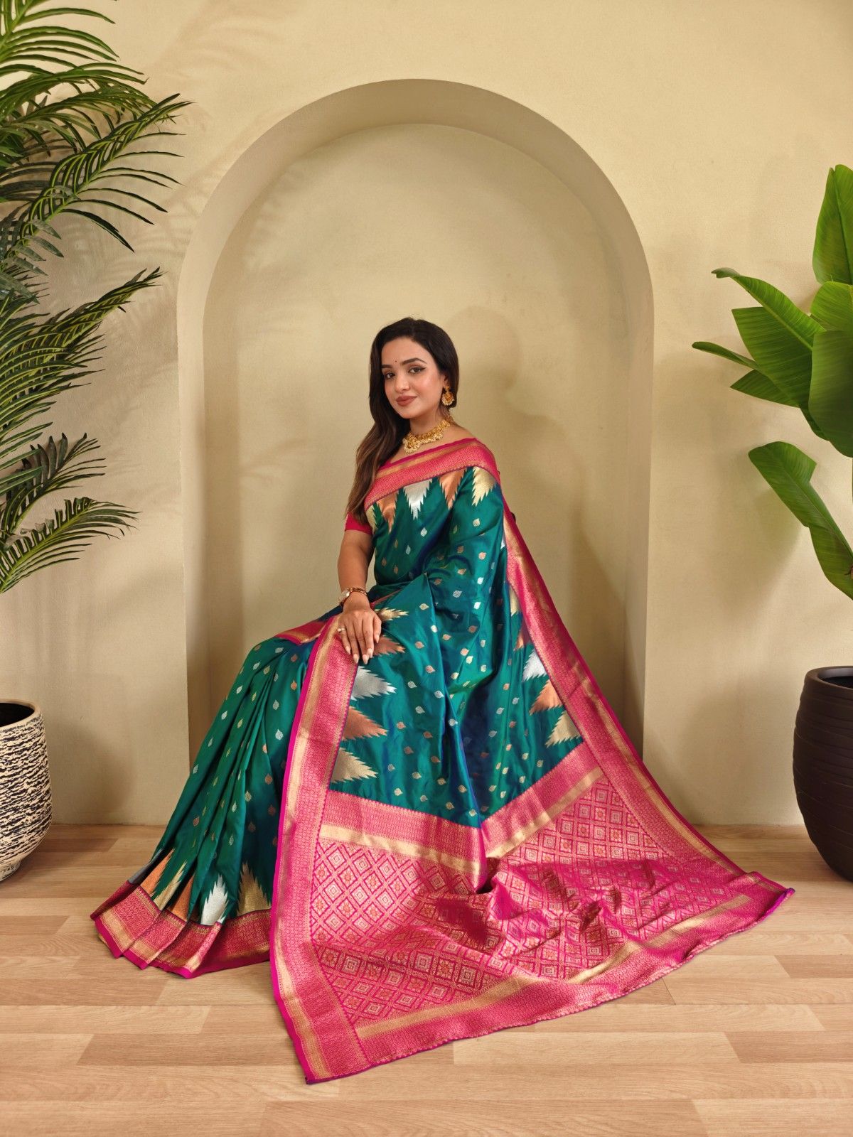 Kanchipuram Silk Saree With  Copper And Silver Zari Work Paired With a Beautifully Detailed Rich Pallu