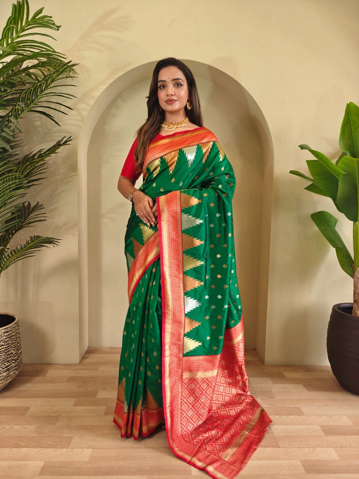 Kanchipuram Silk Saree With  Copper And Silver Zari Work Paired With a Beautifully Detailed Rich Pallu