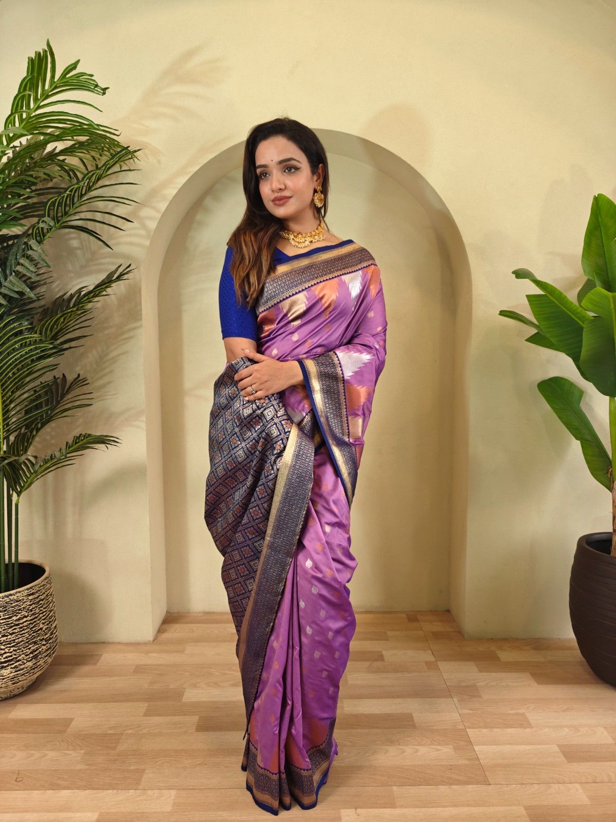 Kanchipuram Silk Saree With  Copper And Silver Zari Work Paired With a Beautifully Detailed Rich Pallu