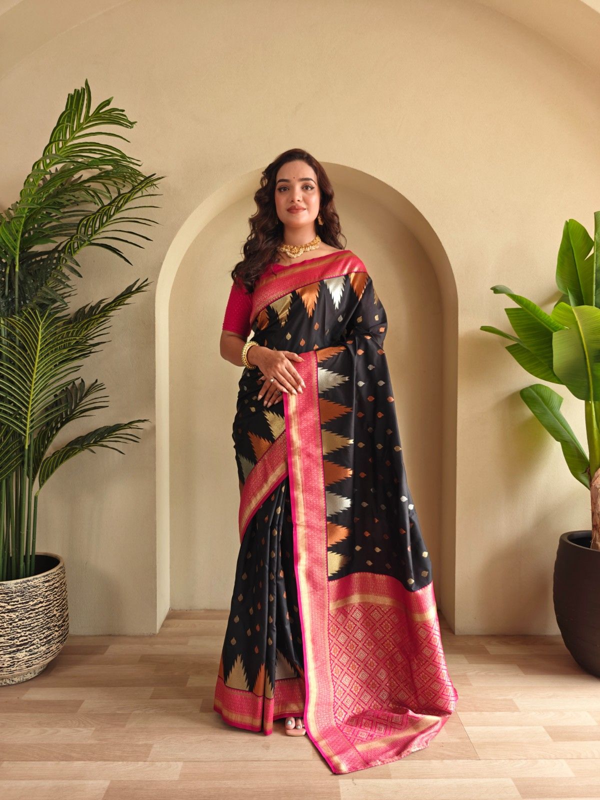 Kanchipuram Silk Saree With  Copper And Silver Zari Work Paired With a Beautifully Detailed Rich Pallu