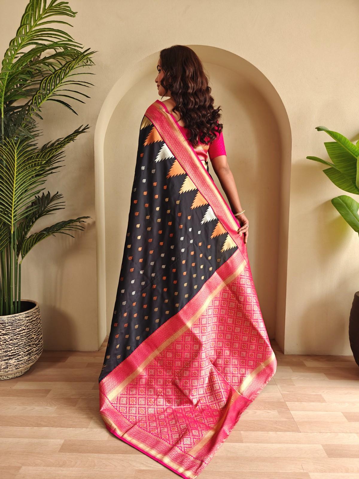 Kanchipuram Silk Saree With  Copper And Silver Zari Work Paired With a Beautifully Detailed Rich Pallu
