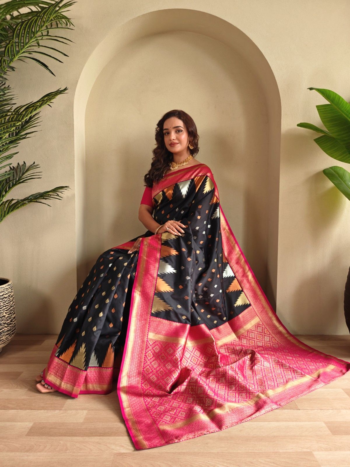 Kanchipuram Silk Saree With  Copper And Silver Zari Work Paired With a Beautifully Detailed Rich Pallu