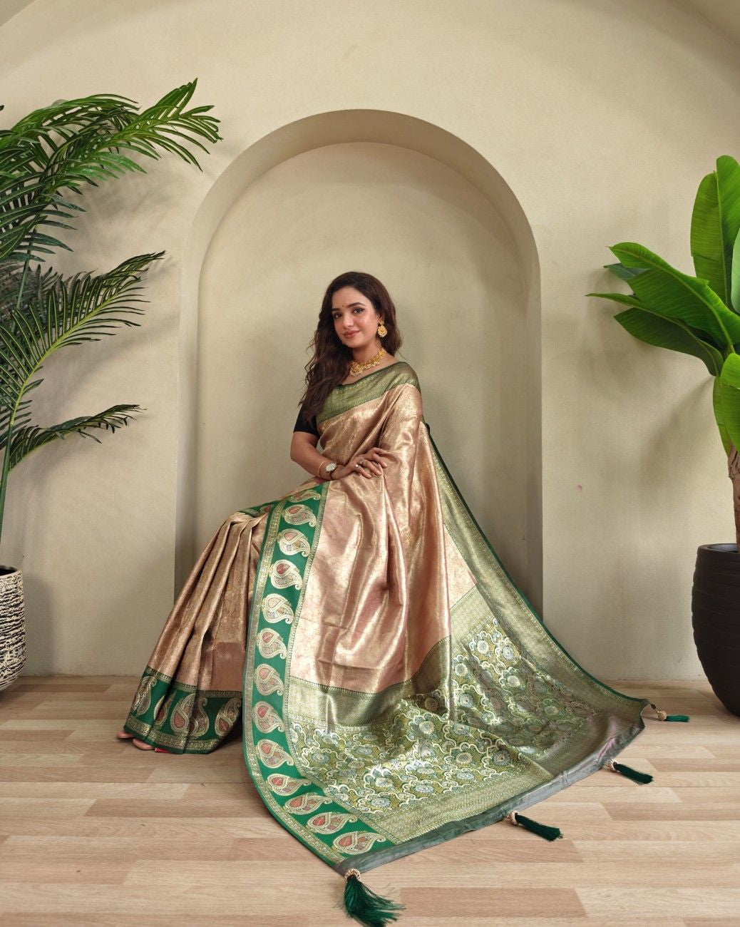 Zari Kanchi Silk Sarees with all-over self-weaving, contrast rich border