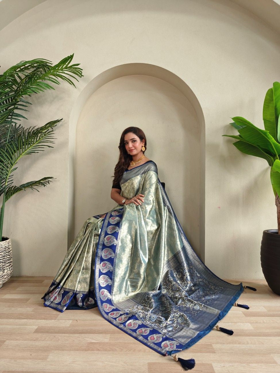 Zari Kanchi Silk Sarees with all-over self-weaving, contrast rich border