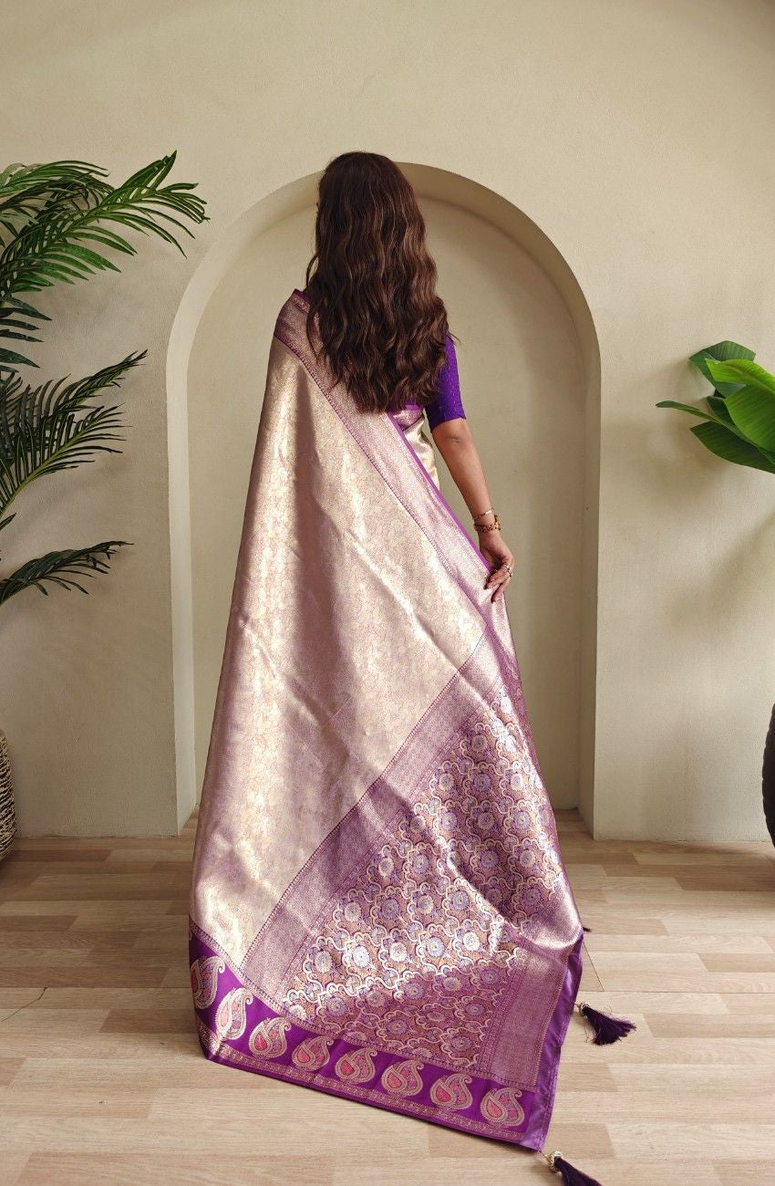 Zari Kanchi Silk Sarees with all-over self-weaving, contrast rich border