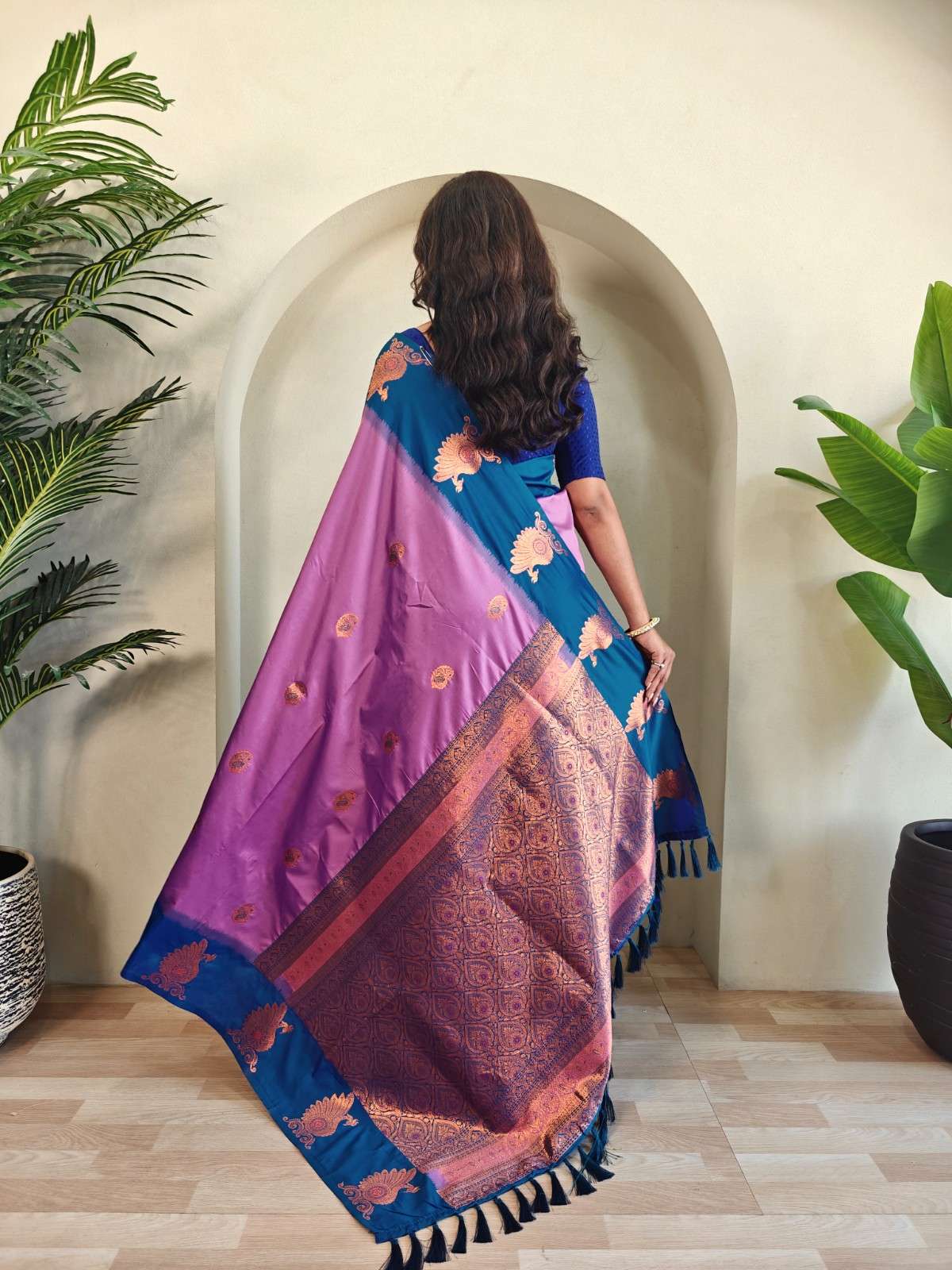Premium Dual-Tone Silk Saree With Vibrant Contrast Pallu