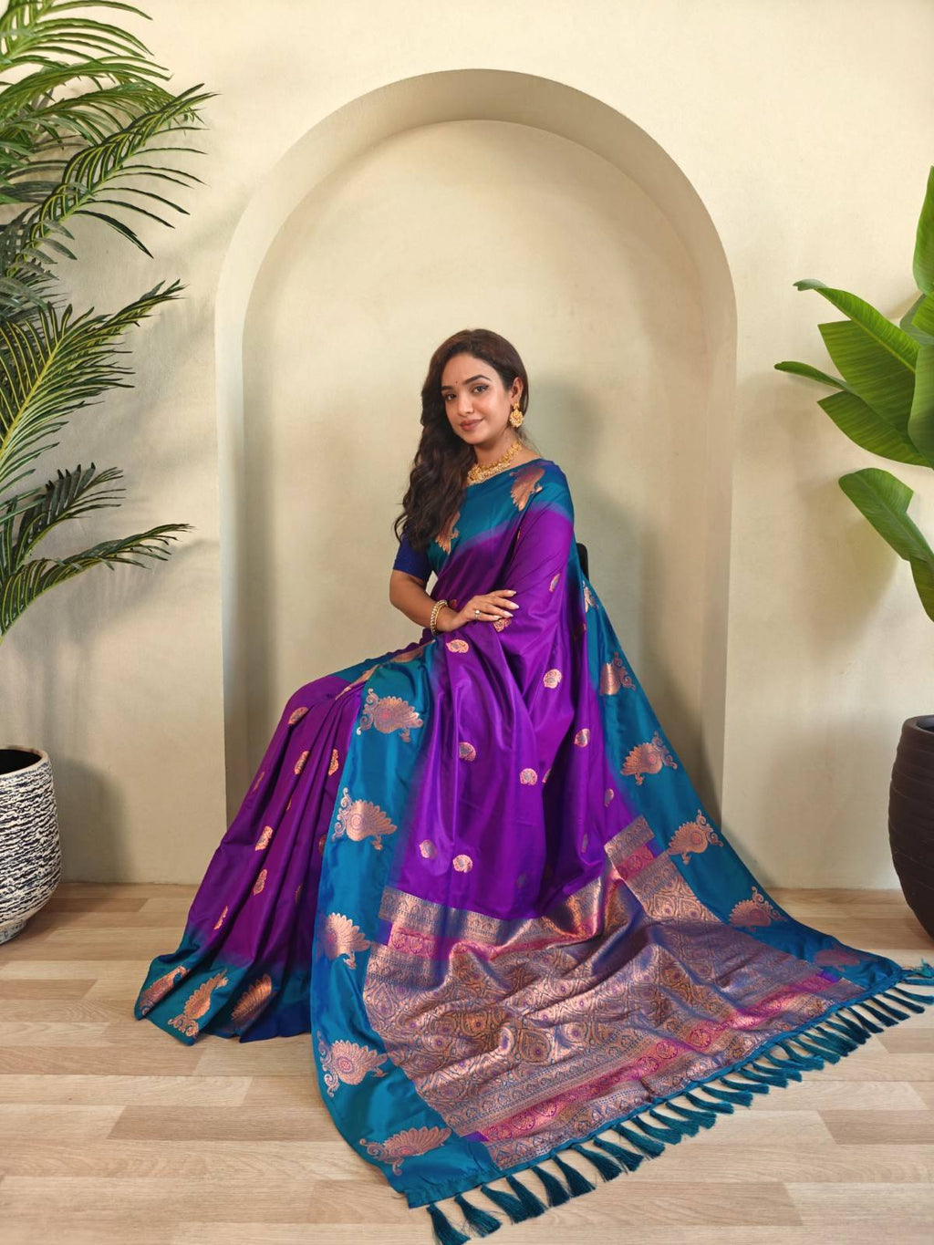 Premium Dual-Tone Silk Saree With Vibrant Contrast Pallu