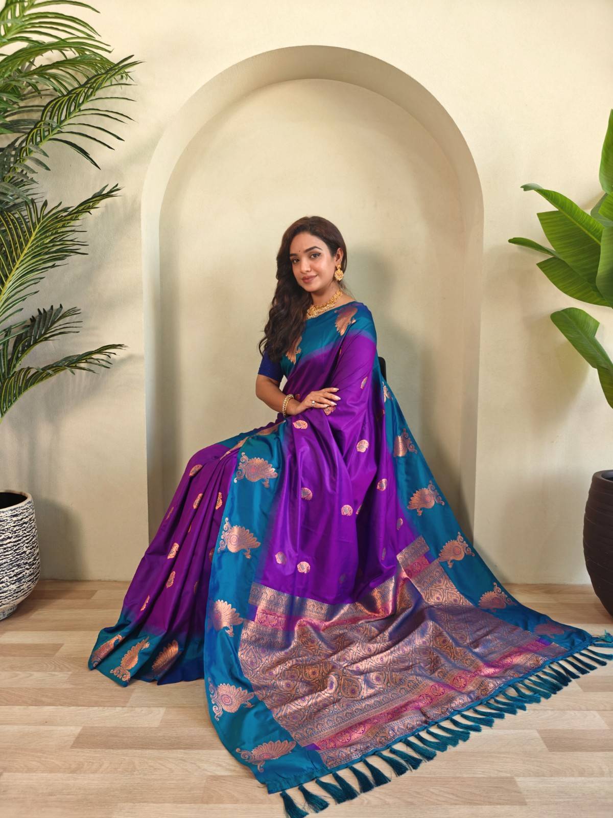 Premium Dual-Tone Silk Saree With Vibrant Contrast Pallu