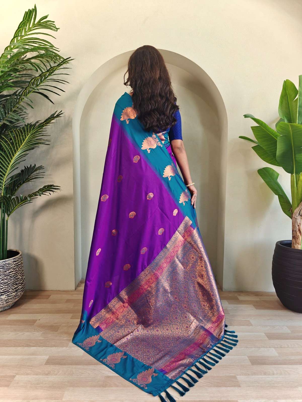 Premium Dual-Tone Silk Saree With Vibrant Contrast Pallu