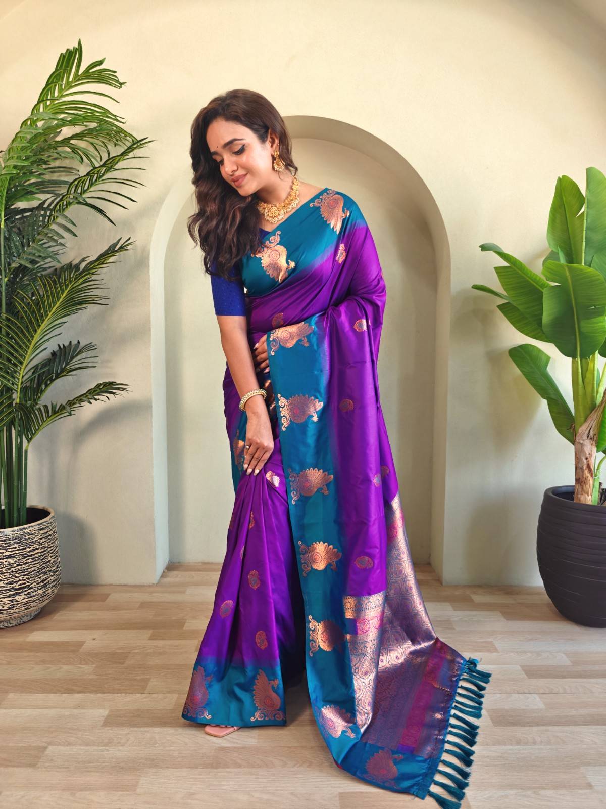 Premium Dual-Tone Silk Saree With Vibrant Contrast Pallu