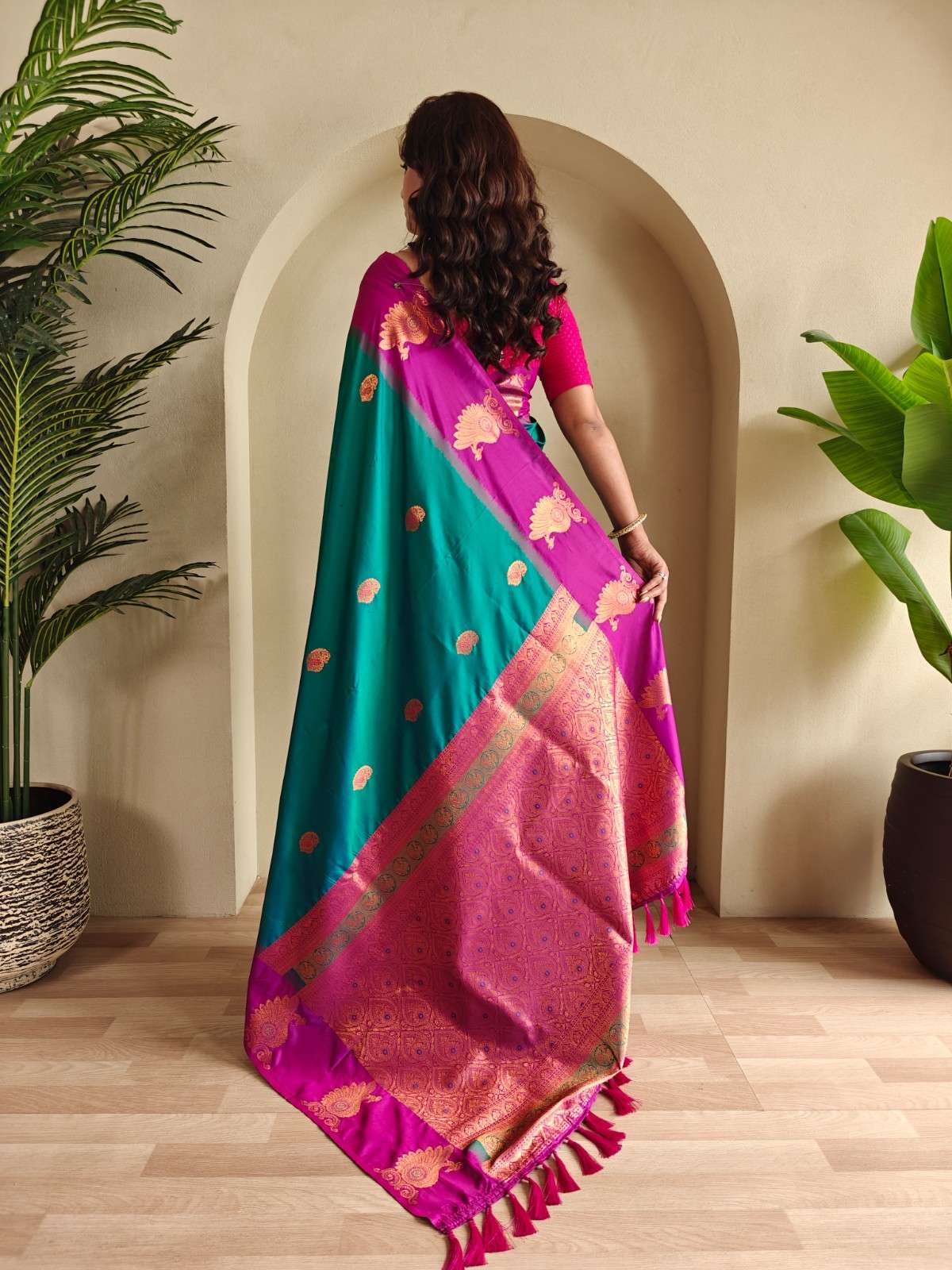 Premium Dual-Tone Silk Saree With Vibrant Contrast Pallu