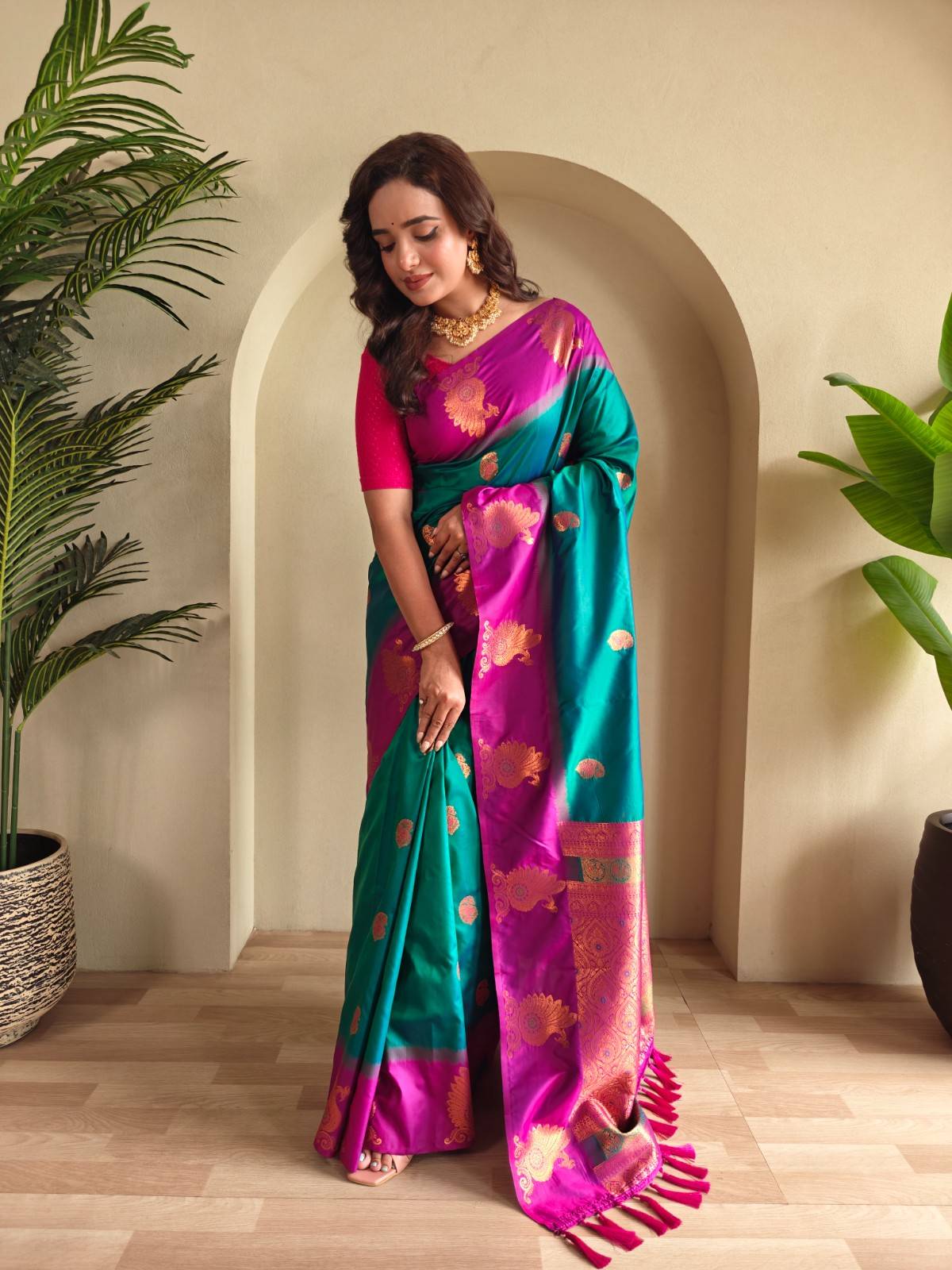 Premium Dual-Tone Silk Saree With Vibrant Contrast Pallu