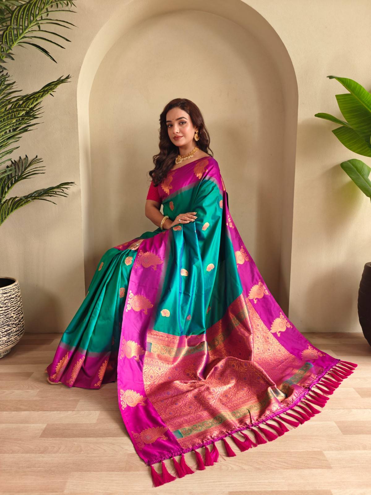 Premium Dual-Tone Silk Saree With Vibrant Contrast Pallu
