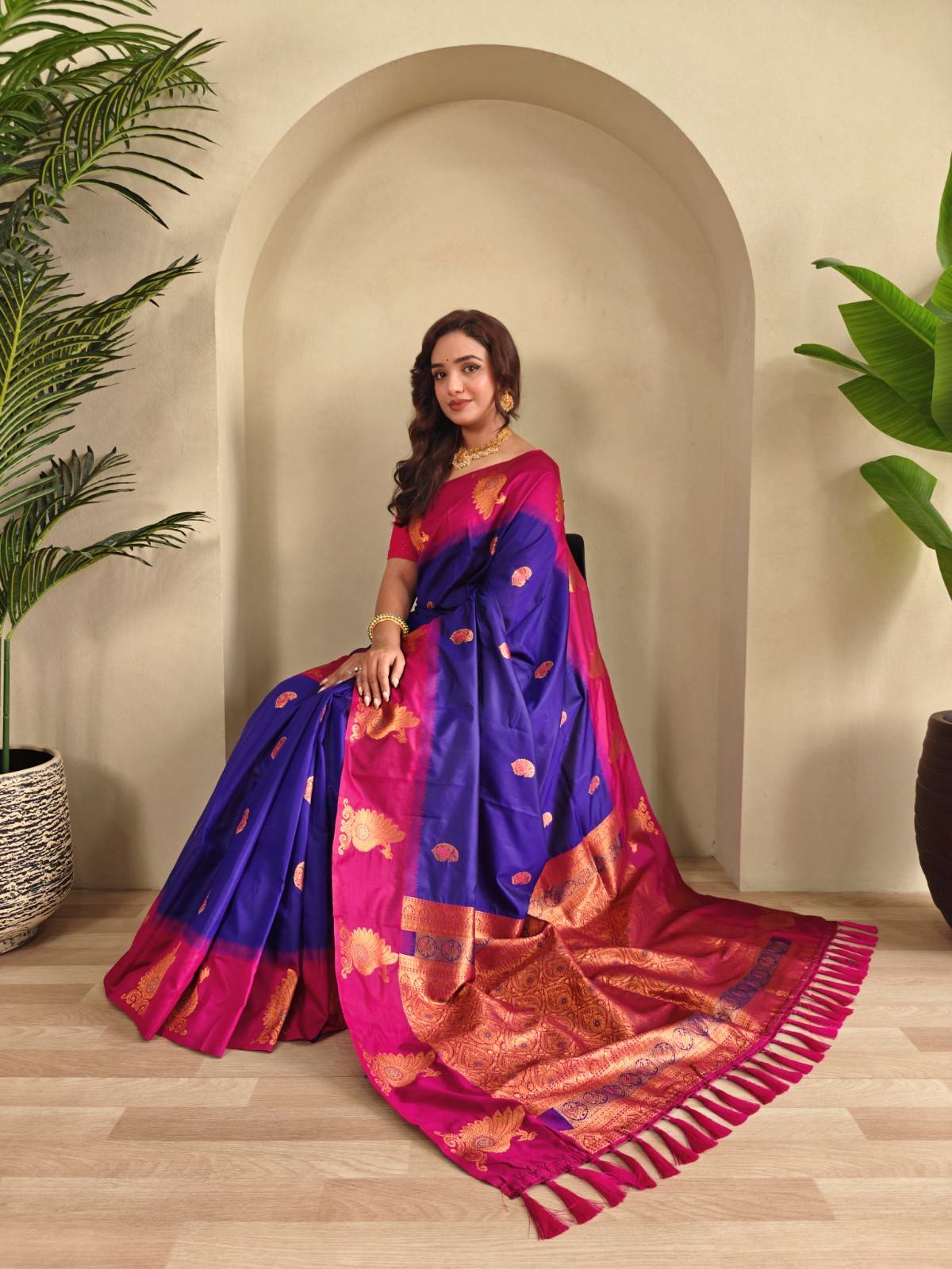 Premium Dual-Tone Silk Saree With Vibrant Contrast Pallu