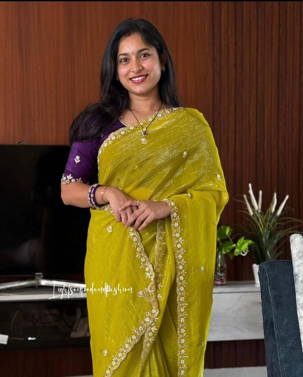 Crunchy Silk Saree with Embroidered Scalloped Border