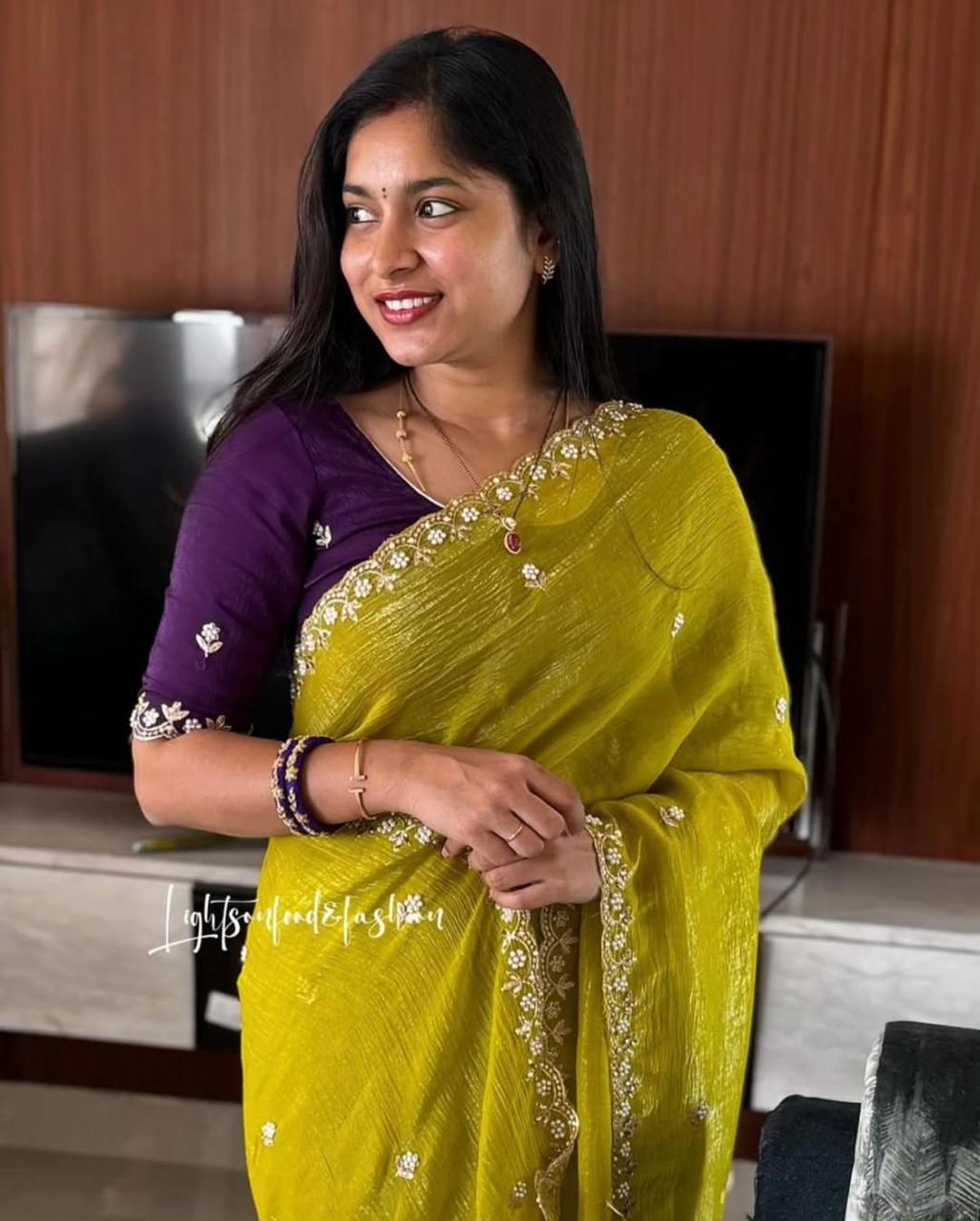 Crunchy Silk Saree with Embroidered Scalloped Border