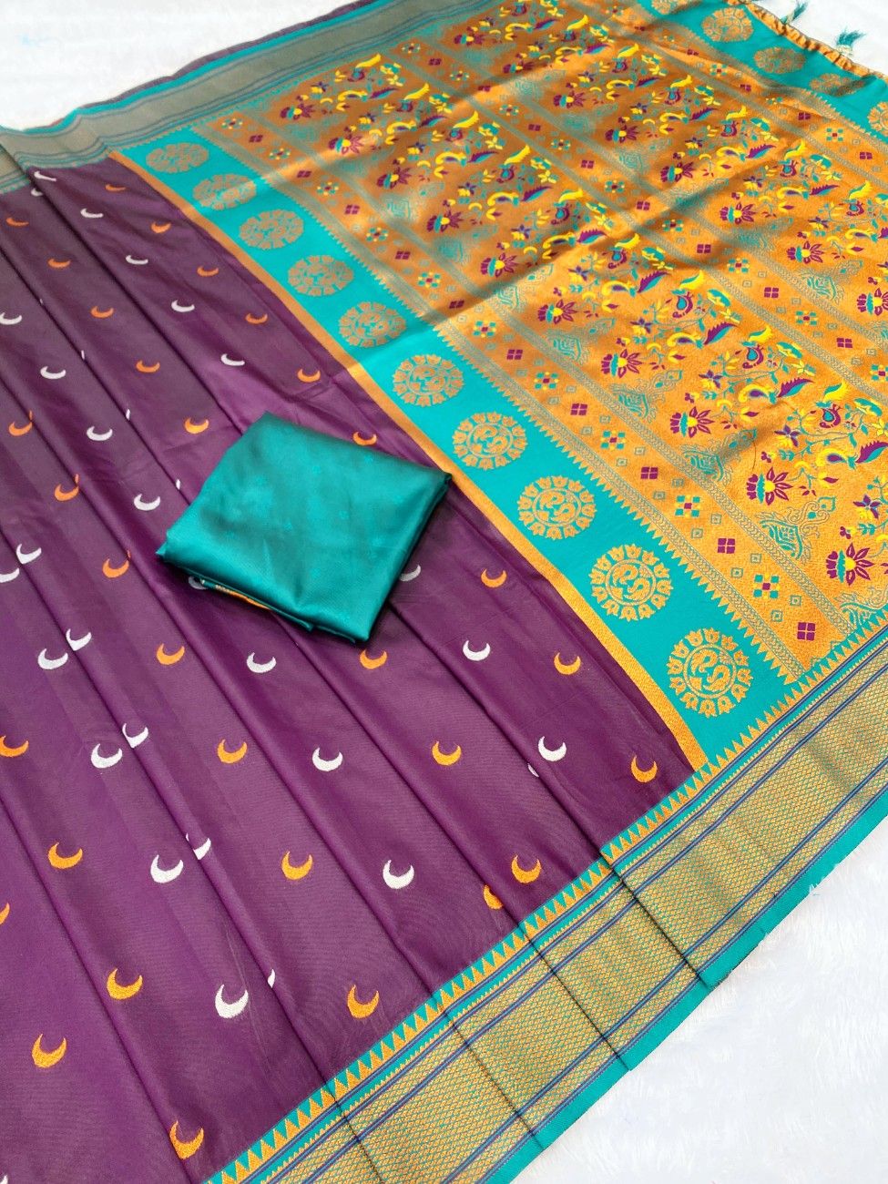 Paithani Saree With classic Chandrakar pattern