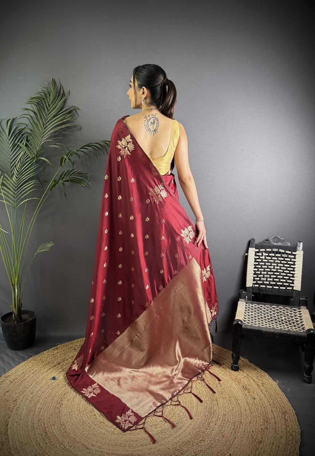 Premium Lichi Silk Saree With Beautiful Floral Weaving