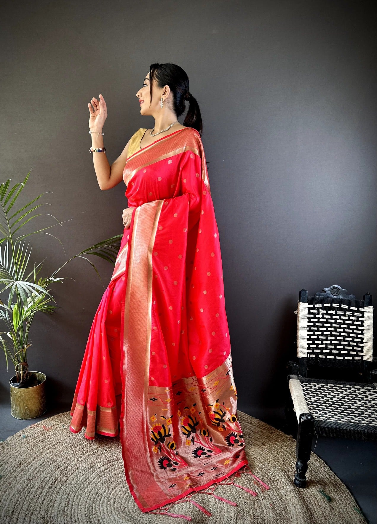 Premium Lichi Silk Saree With  Luxurious Gold Zari Weaving