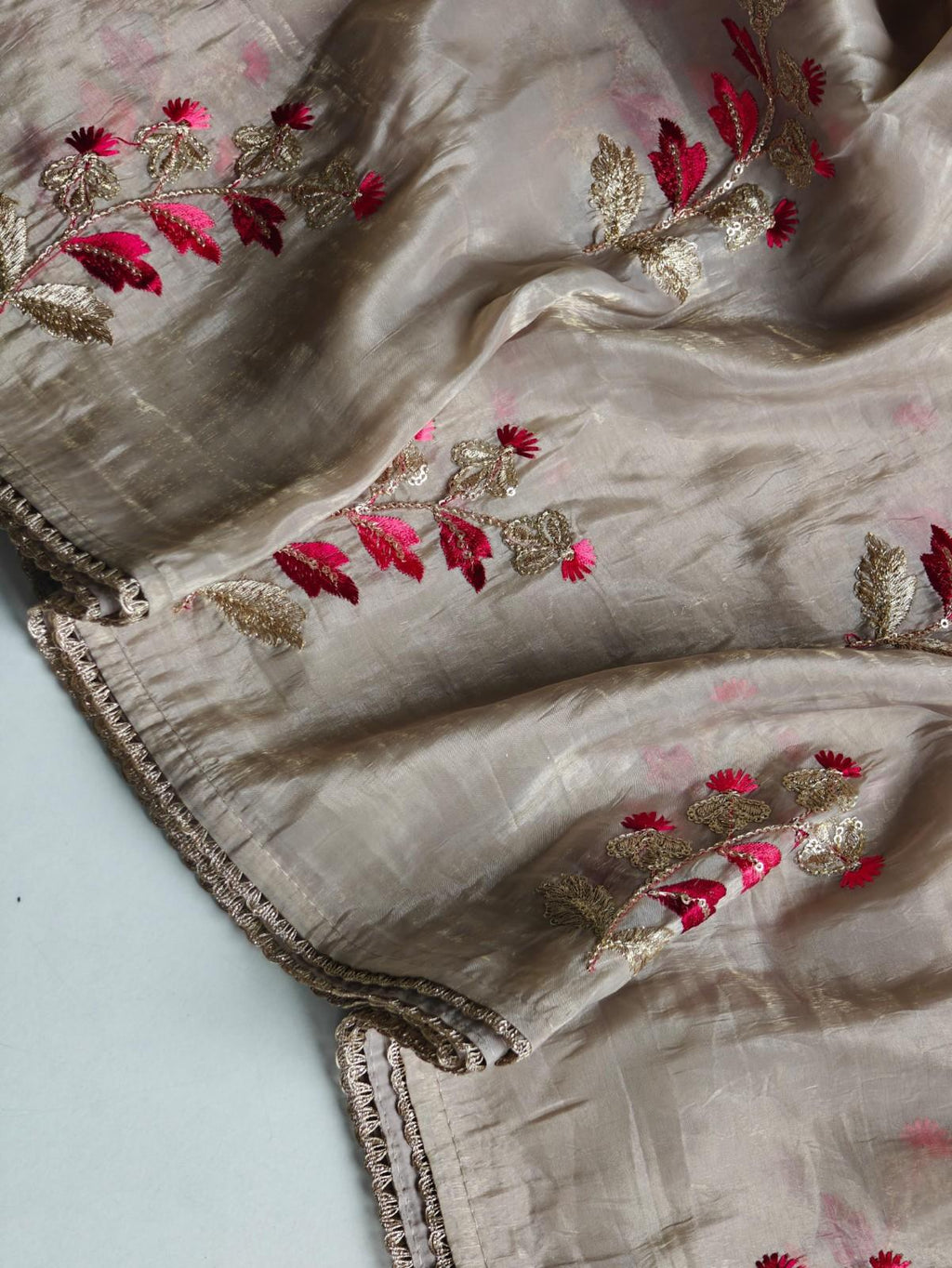 Elegant Paper Silk Crushed Saree with Floral Embroidery & Zari Lace – Contrast Blouse Included