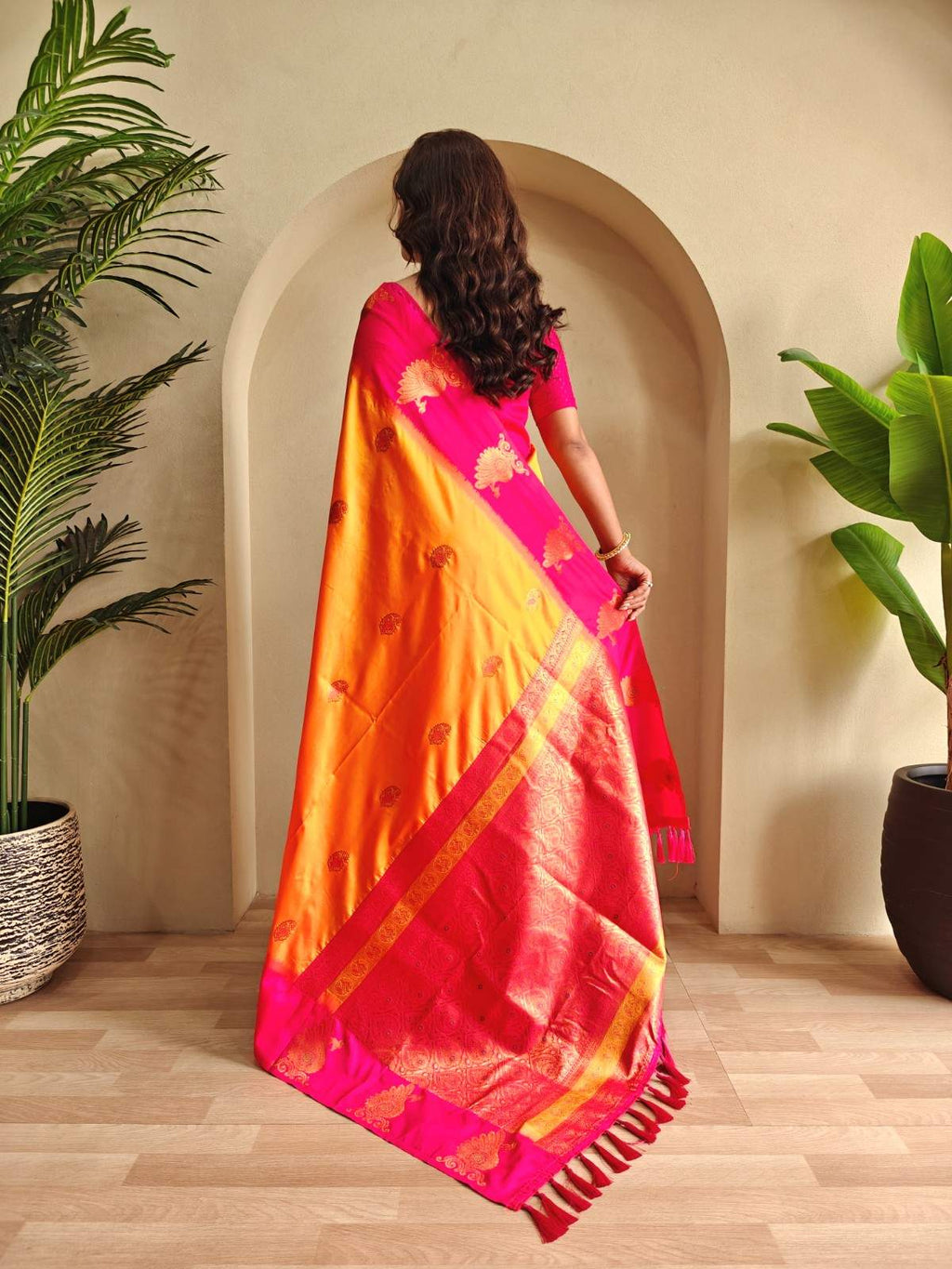 Premium Dual-Tone Silk Saree With Vibrant Contrast Pallu