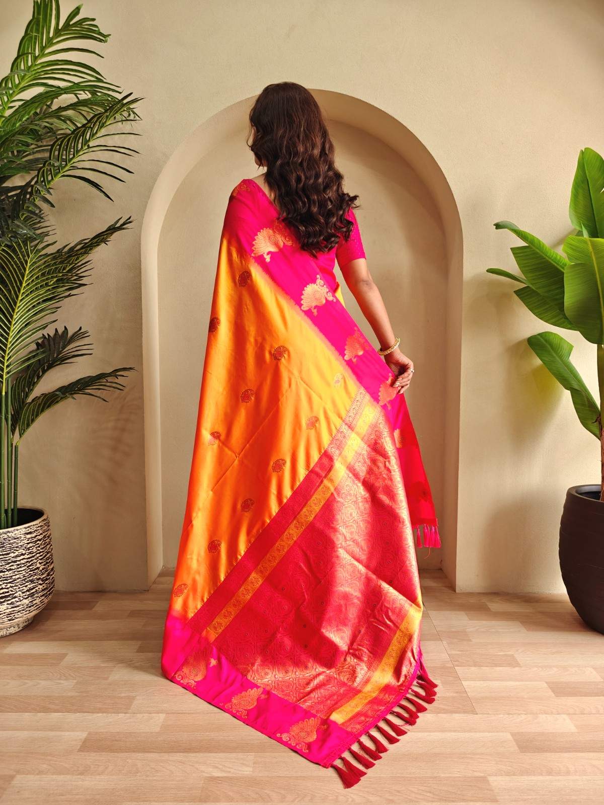 Premium Dual-Tone Silk Saree With Vibrant Contrast Pallu