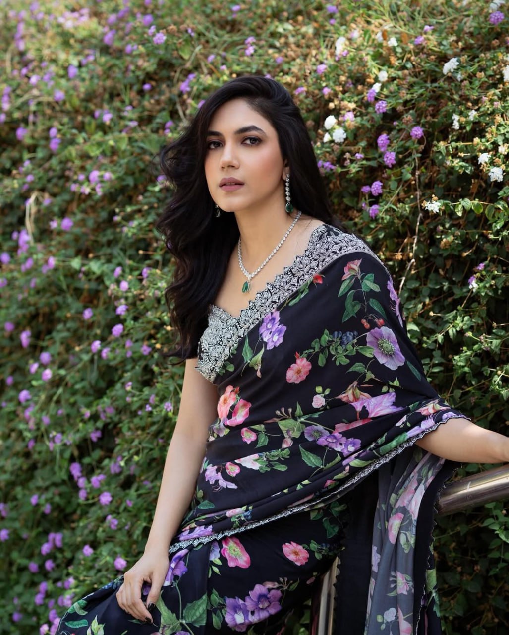 Premium Georgette Saree with Mono Banglory Silk blouse