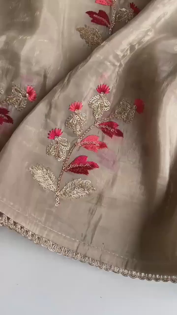 Elegant Paper Silk Crushed Saree with Floral Embroidery & Zari Lace – Contrast Blouse Included